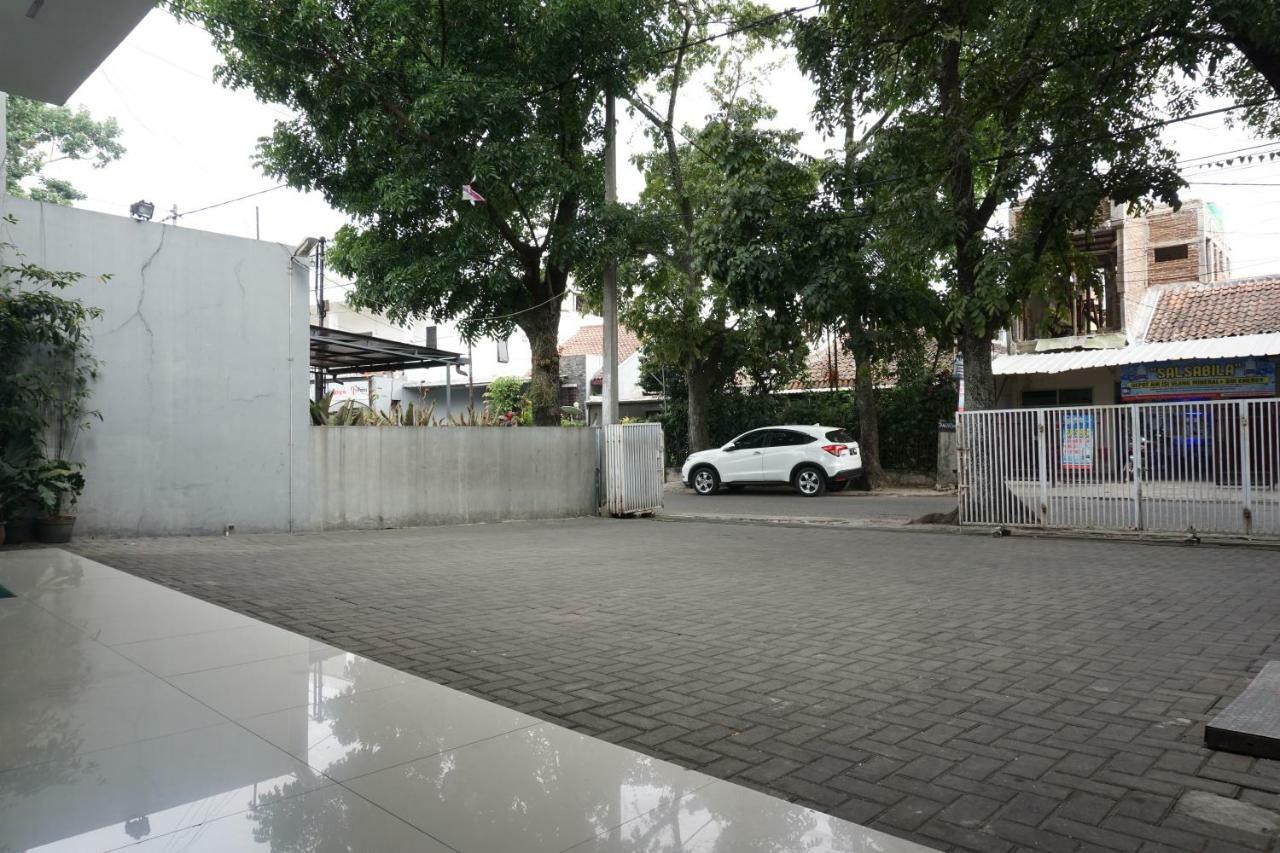 Residences By Reddoorz Syariah @ Buah Batu Bandung Exterior foto